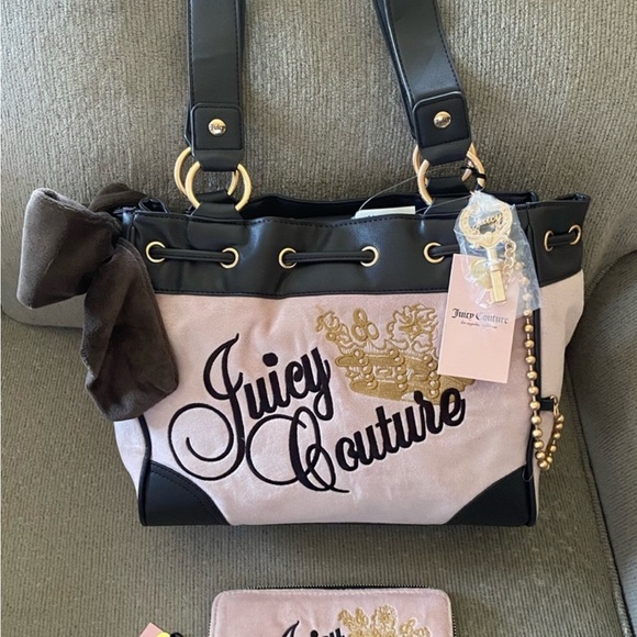 Juicy Couture Handbags - Juicy Couture blush and brown Shoulder Bag Set